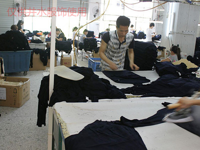 泉州男士羊毛衫多少钱厂家怎么找客户_井水服饰